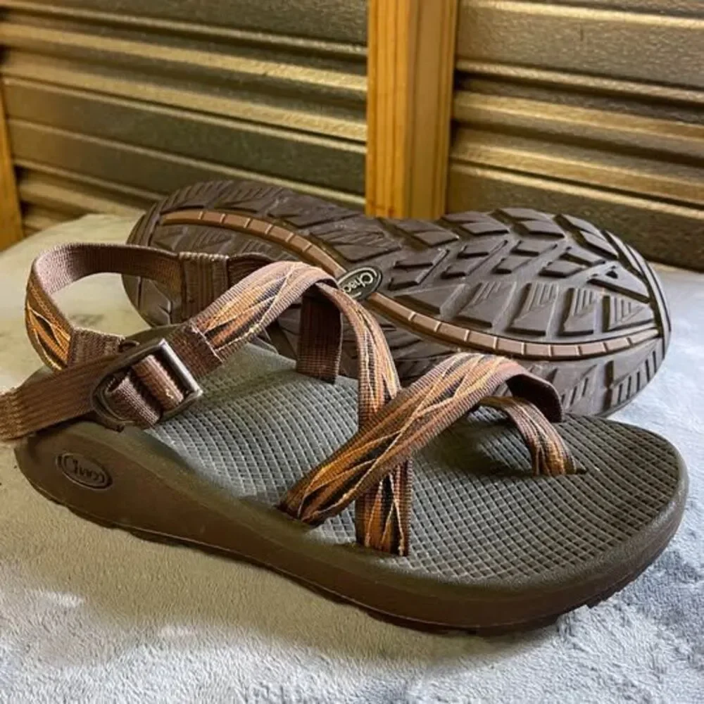 Chaco Men’s Size 10 Sandals Brown Toe Strap